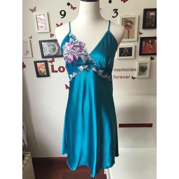 Night dress - Picture 2 of 13